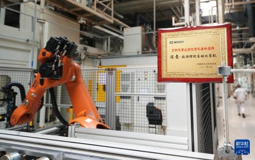 生產(chǎn)一線看智造 數(shù)字技術(shù)賦能企業(yè)“智改數(shù)轉(zhuǎn)網(wǎng)聯(lián)”，驅(qū)動(dòng)制造業(yè)高質(zhì)量發(fā)展